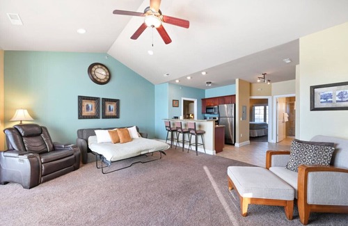 Lake Delton Apartment | Beachtop Condo at Delton Grand - Waterfront