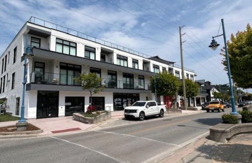 Grand Bend Apartment | Beachview getaway at the New Carlyle 300 on the Main strip in Grand Bend