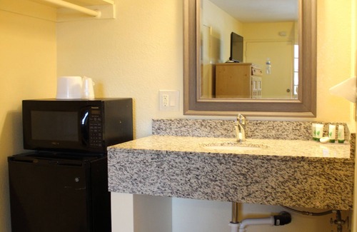 Arroyo Grande Hotel | BeachWay Inn