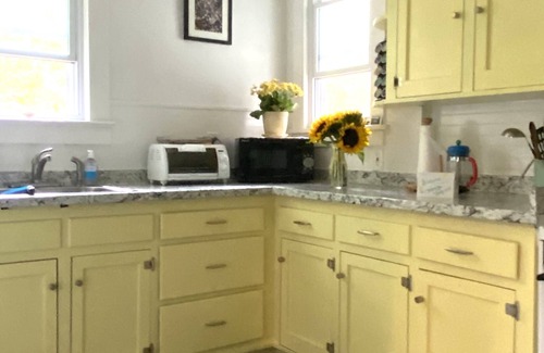 East Marion Cottage | Beachy Cottage by the Bay