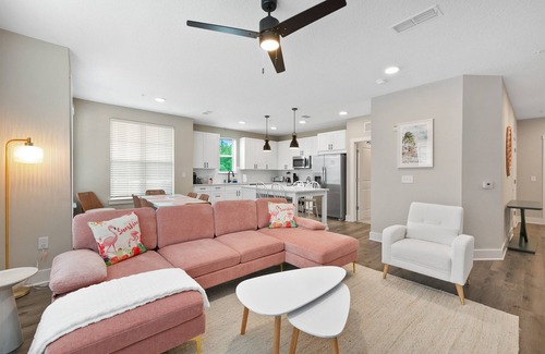 Deerwood Apartment | Beachy Getaway: 3BR/3BA Posh Units w./Pool & Gym