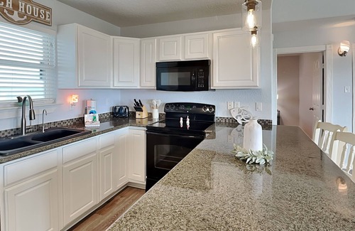 Surfside Beach House | Beachy Keen | Pet Friendly + Only 1 Block to Beach!