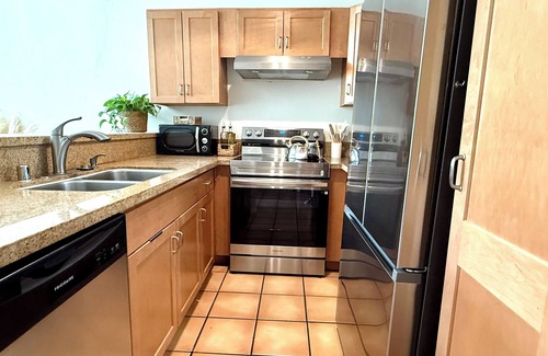 Eastern Malibu Condo | Beachy Malibu Loft - Pool/Tennis/Gym