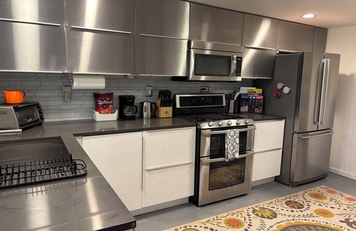 North Beacon Hill Apartment | Beacon Hill Retreat, Seattle, near Light Rail