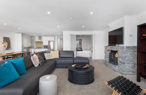Queenstown Apartment | Beacon Lakeside Luxury 908 - 3 Bedroom