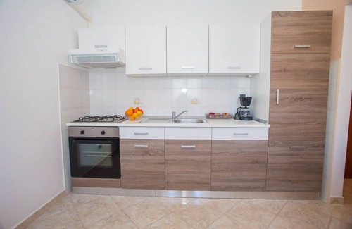 Crklada Apartment | Beakovic Apartment with Private Garden