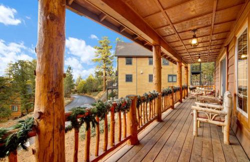 Upper Moonridge House | Bear Creek Lodge- Incredible Log Cabin Chalet- Hot Tub- Games- Wet Bar- Pets Ok