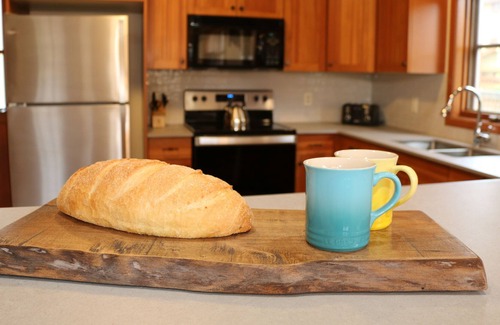 Sun Peaks House | Bear's Den - SKI IN/SKI OUT 3 Bedroom Townhouse