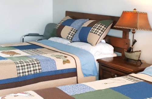 Ferndale Hotel | Bear Tracks Inn