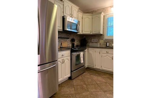 Royal Pines House | Beary Relaxing-Cozy Getaway for Family and Friends- Pet Friendly