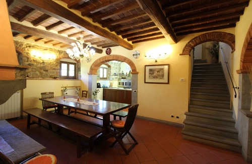 Civitella in Val di Chiana Villa | Beautiful private villa for 16 people with private pool, WIFI, TV and pets allowed, close to Are.