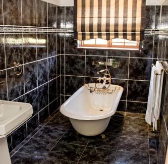 Beaufort West House | Beaufort Manor Country Lodge