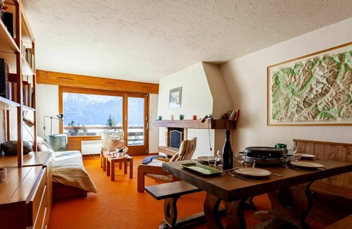 Le Bettex Apartment | Beautiful apartment for 5 guests with WIFI, pool, TV and balcony