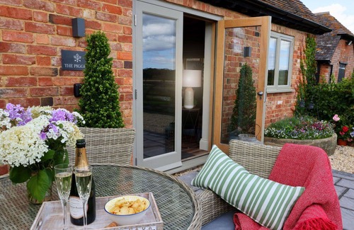 Quedgeley House | Beautiful villa for 2 people with WIFI, terrace and pets allowed