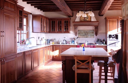 Fratta Villa | Beautifully renovated farmhouse in Umbria, pool, stunning views, sleeps 10-12