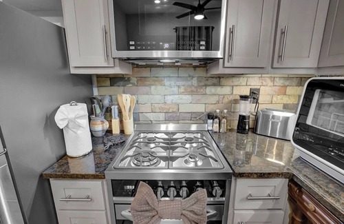 East Side Apartment | Beautiful 1 Bdrm Apt in Prime ATL Location!