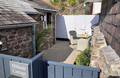 Newton Ferrers Cottage | Beautiful 1 bed cottage with courtyard garden a stones throw from the river