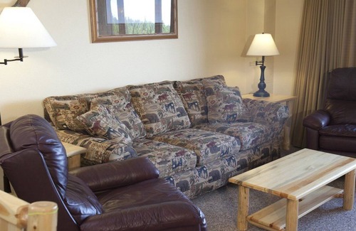 Whitefish Apartment | Beautiful 1 bedroom unit at resort, sleeps 6