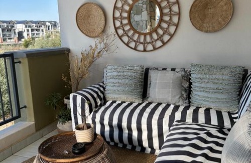 Woodmead Apartment | Beautiful 1 bedroom Waterfall