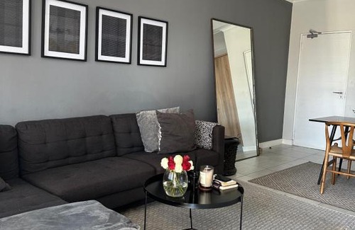 Woodmead Apartment | Beautiful 1 bedroom Waterfall