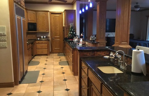 Edmond House | Beautiful 10 acre wooded estate with 4 bedrooms, 4 1/2 baths & private pool.