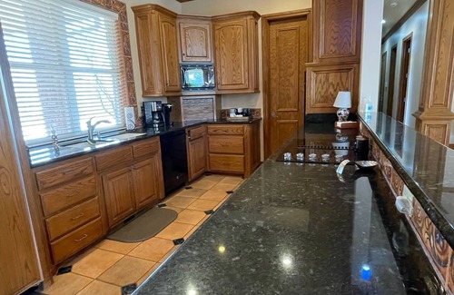 Edmond House | Beautiful 10 acre wooded estate with 4 bedrooms, 4 1/2 baths & private pool.