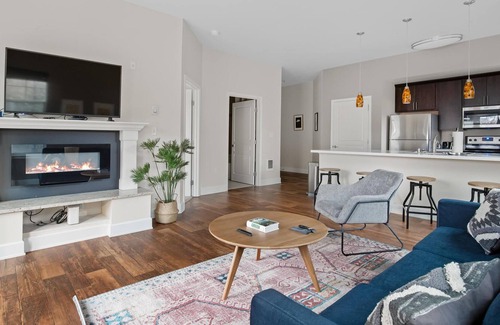 Town Center Apartment | Beautiful 1BR Apartment in Woodinville