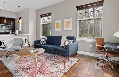 Town Center Apartment | Beautiful 1BR Apartment in Woodinville