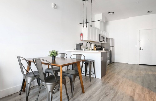 Elizabeth Apartment | Beautiful 1BR Close to Airport 0935