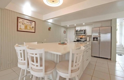 Teagues Bay Condo | Beautiful 2-bd condo w/views walking distance to beach in amazing Christiansted