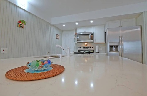 Teagues Bay Condo | Beautiful 2-bd condo w/views walking distance to beach in amazing Christiansted