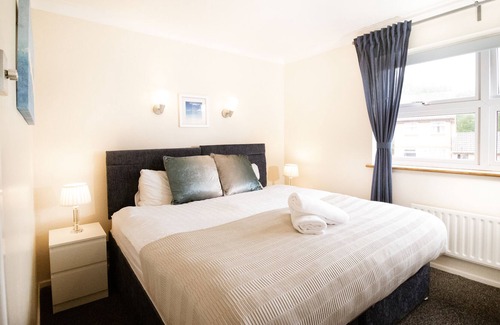 Bletchley House | Beautiful 2 Bed House with Parking, WIFI, Netflix, Garden