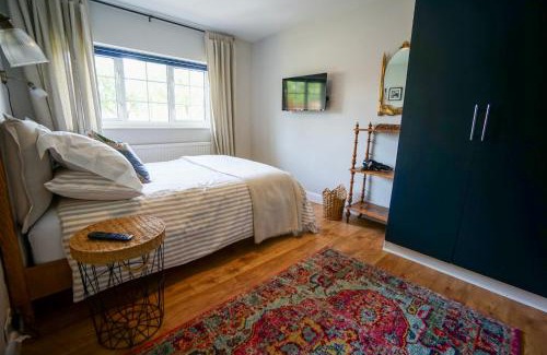 Shephall House | Beautiful 2 Bed Home with Spacious Garden