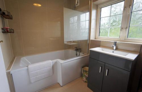 Shephall House | Beautiful 2 Bed Home with Spacious Garden