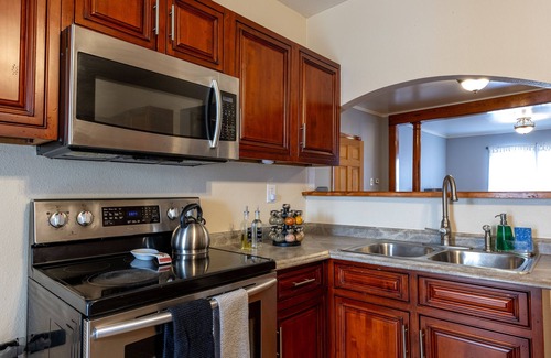 Utica Apartment | Beautiful 2 Bedroom Apt. With fast Wifi & Netflix