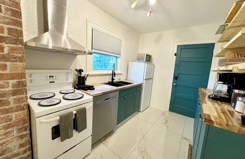 Thunder Bay House | Beautiful 2-bedroom character home in the heart of downtown Thunder Bay