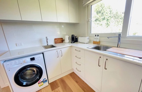 Bowral Cottage | Beautiful 2-bedroom garden cottage in Bowral. Family friendly!