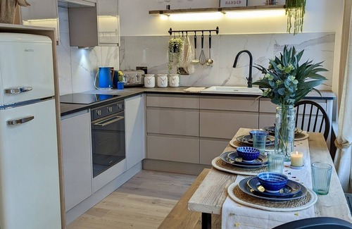 Clock House Apartment | Beautiful 2 bedroom apartment - 20min from Central London + Free Parking