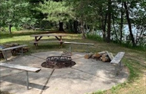 Brainerd Cabin | Beautiful 2 Bedroom + Loft cabin just off the water (Cabin #8)