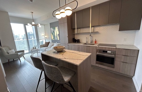Willowdale Condo | Beautiful 2-Br, 2-Bath Easy Public Transit/Parking
