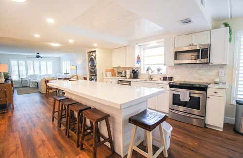 Longboat Key Condo | Beautiful 2 BR Condo With Private Beach Access - Sunset On The Gulf