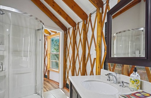 Calabasas House | Beautiful 2BD 2BA plus loft in Calabasas!