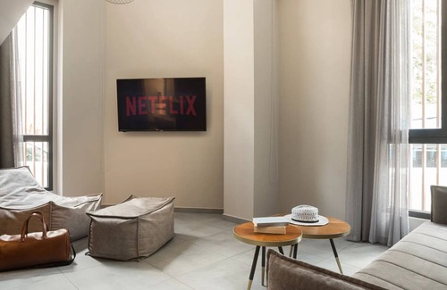 Makrigianni Apartment | Beautiful 2BR Suite by Acropoli Metro Station