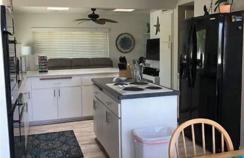 Fletcher Hills House | Beautiful 3,000 Sq Ft Tropical Oasis