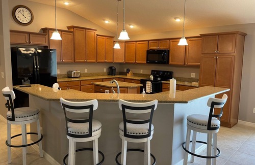 The Villages Villa | Beautiful 3/2 Villa Walking distance to Brownwood w/BBQ & Golf Cart!