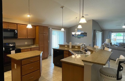 The Villages Villa | Beautiful 3/2 Villa Walking distance to Brownwood w/BBQ & Golf Cart!