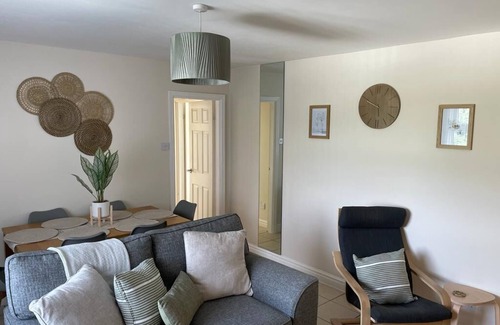 Huyton Apartment | Beautiful 3 Bed, 2 Bath Apartment in Liverpool, Sleeps 7