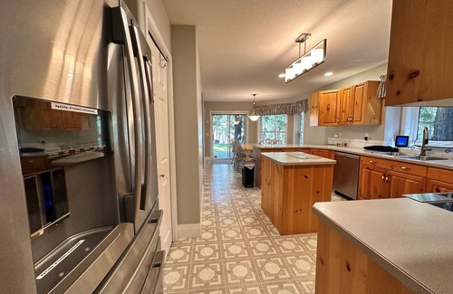 Swansea Point House | Beautiful 3 Bedroom, 2 Bath, Large private lot that backs onto Hummingbird Creek