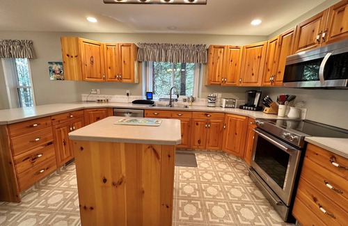 Swansea Point House | Beautiful 3 Bedroom, 2 Bath, Large private lot that backs onto Hummingbird Creek