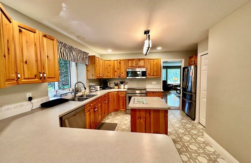 Swansea Point House | Beautiful 3 Bedroom, 2 Bath, Large private lot that backs onto Hummingbird Creek